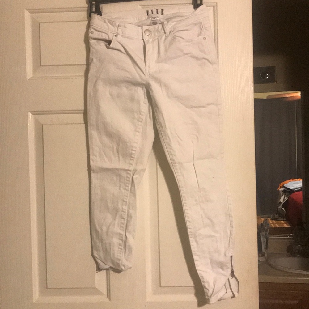White skinny crop with zipper jeans